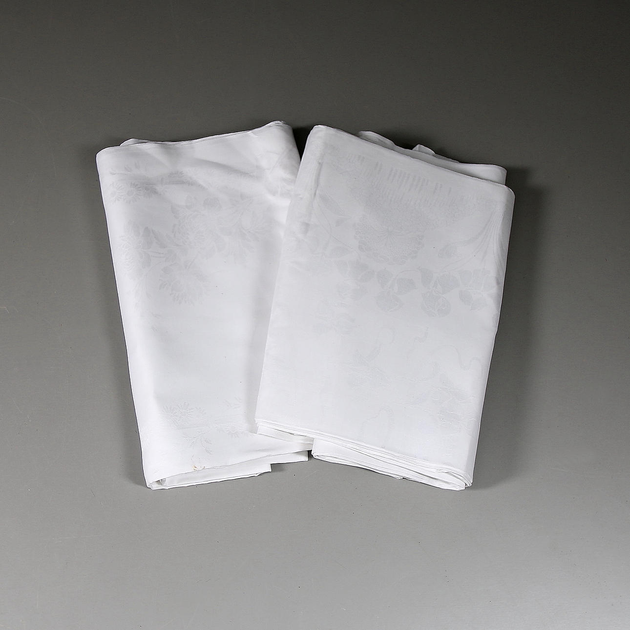 LINNEDUKAR, 2 st, 1900-talets första hälft.