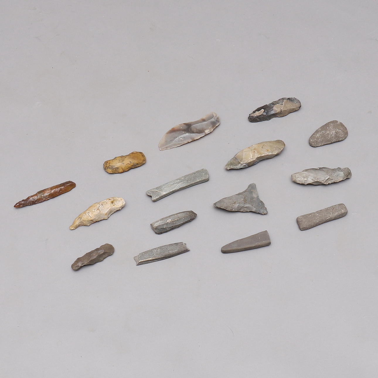 STENÅLDERSVERKTYG, 15 st, bl.a. flinta.