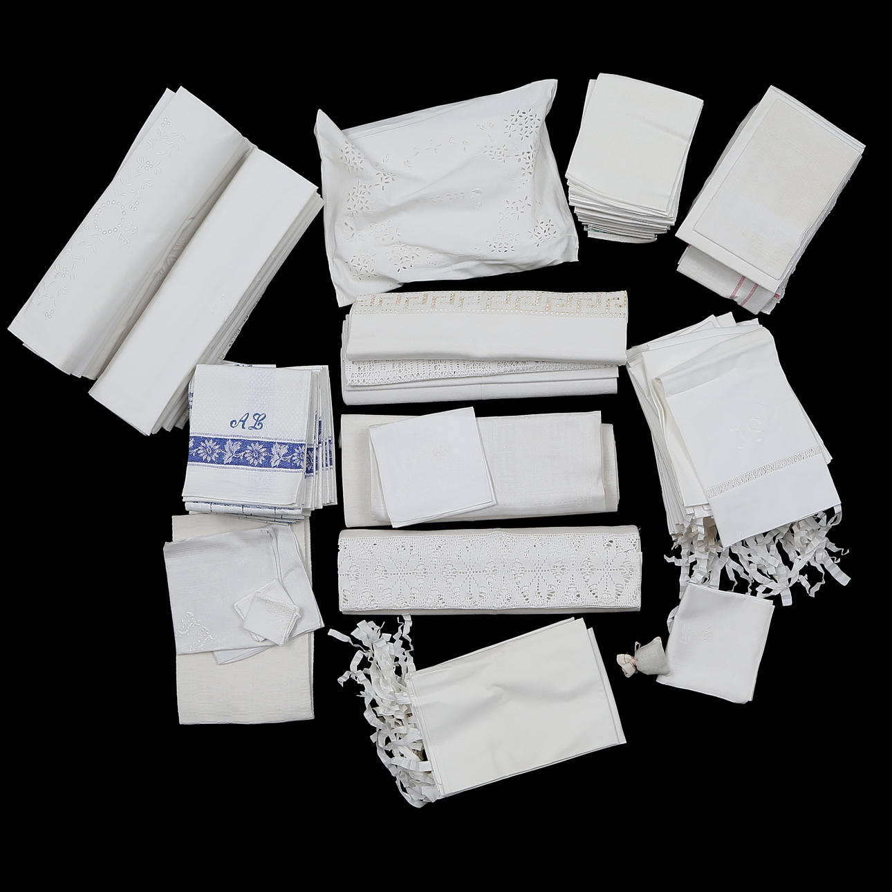 TEXTILIER, hel flyttlåda, full, 1900-tal.