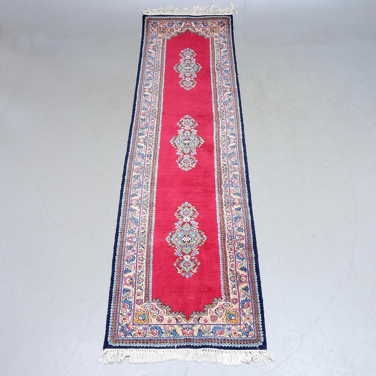 MATTA, galleri, orientalisk, ca 298 x 84 cm.