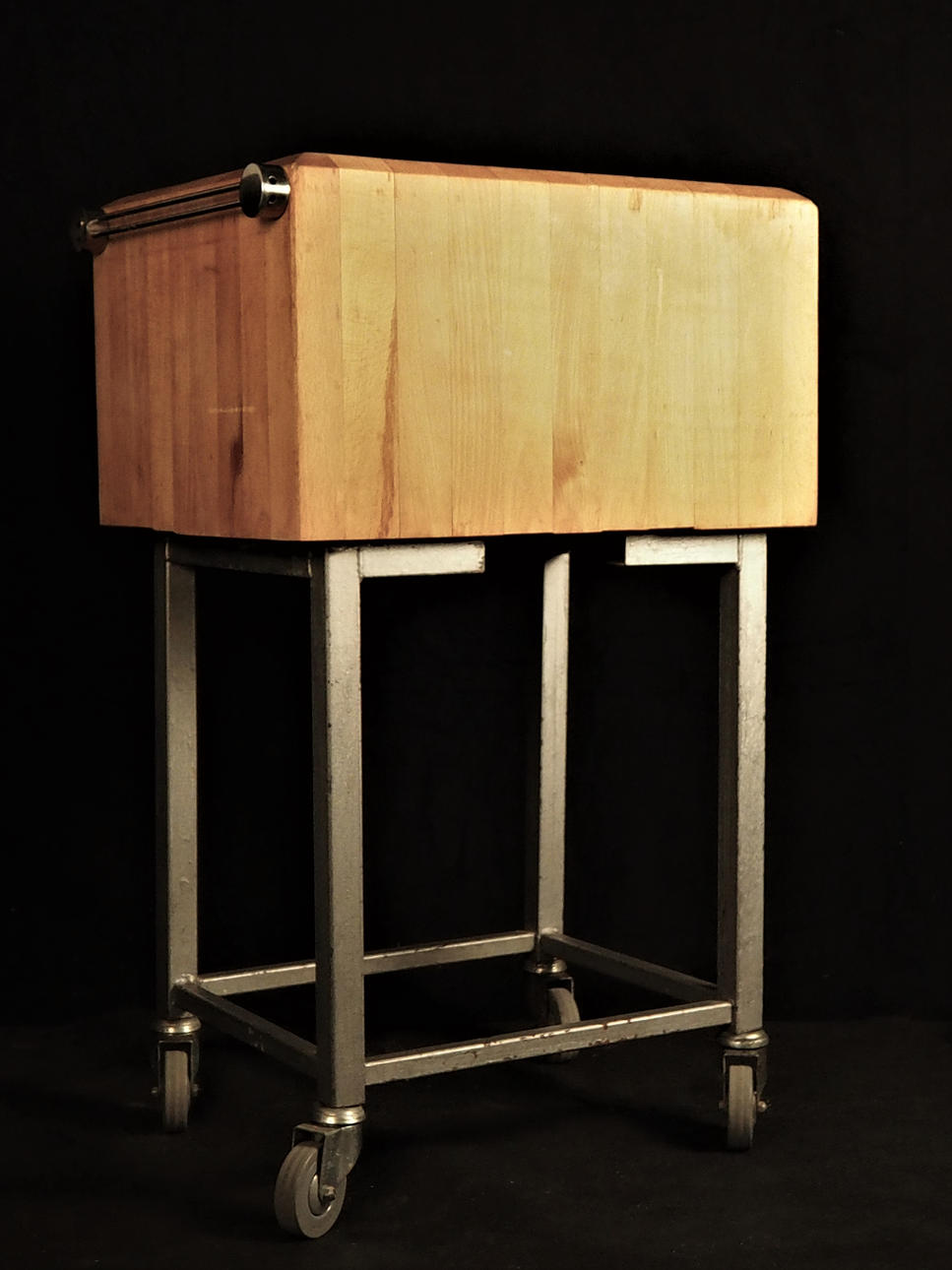 SLAKTARBÄNK / HUGGKUBB.