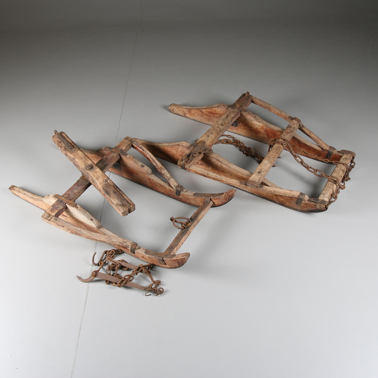 TIMMERSLÄDAR, 2 st, "Bocka & Geta" 1800-tal.