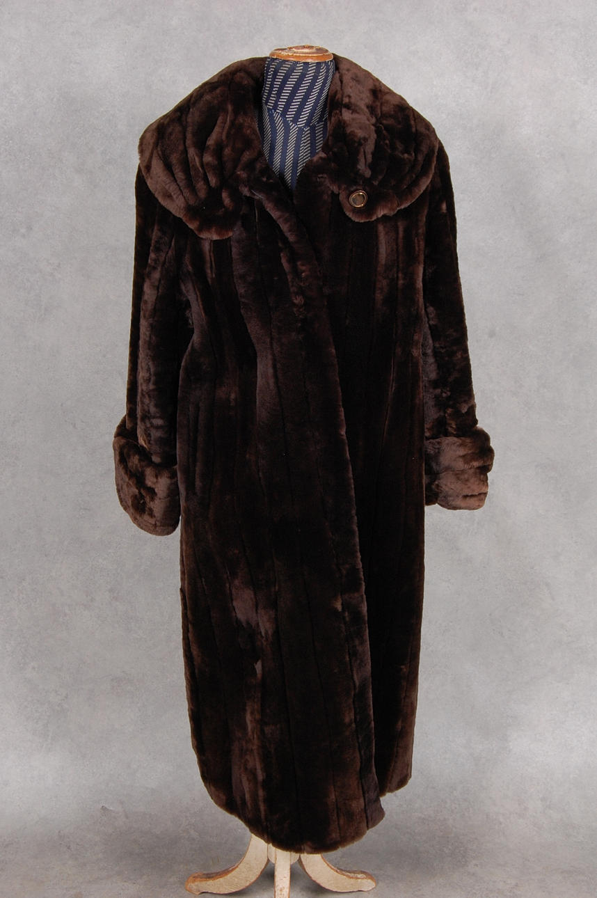 PÄLS, lamm, med stor sjalkrage.