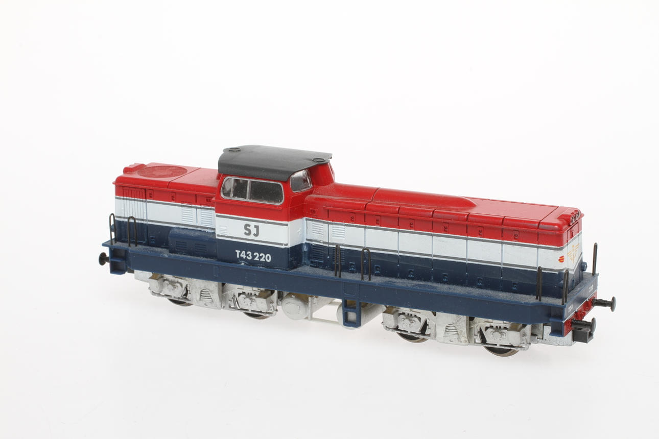 MODELLTÅG LIMA T43 220 med JECO underrede.