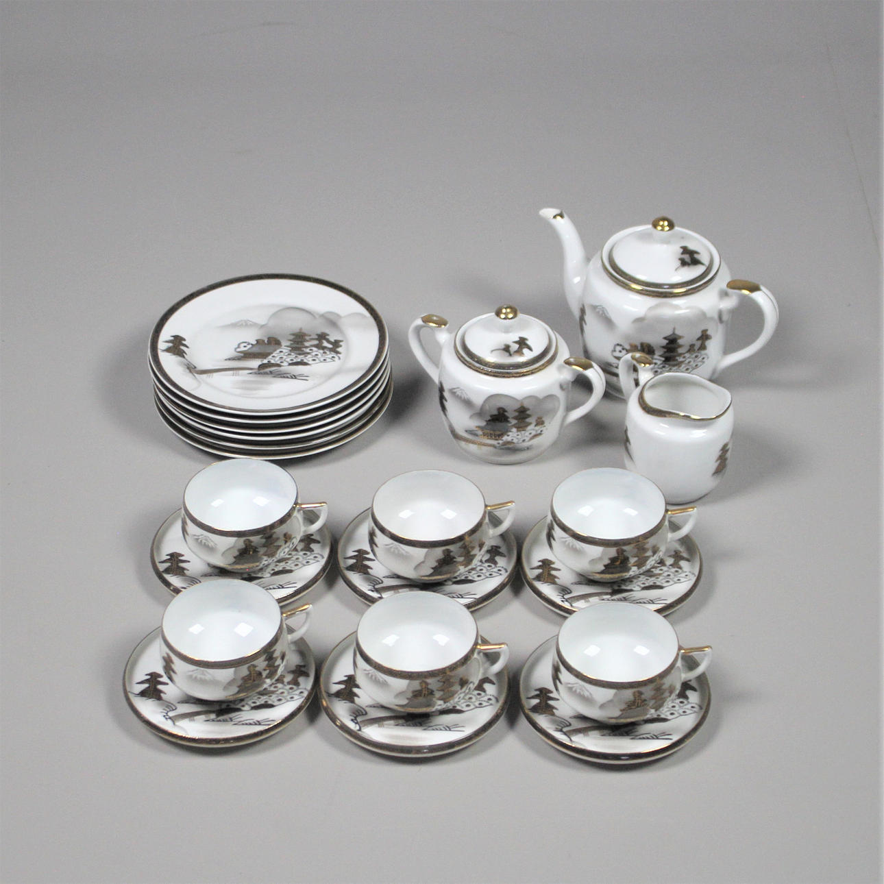 TEA SET 21 pieces Chinese Hayasi Kutani.
