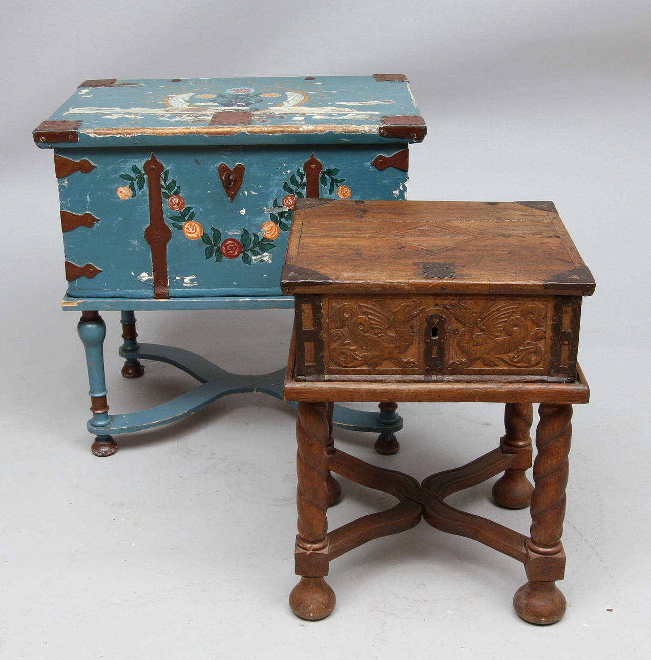 KISTOR, 2 st, på benställning, 17/1800-tal.