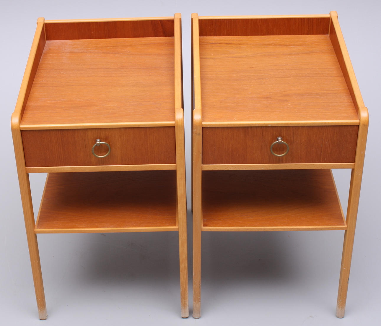 SÄNGBORD, ett par, teak/trä, låda + tidningshylla, 1970-tal.