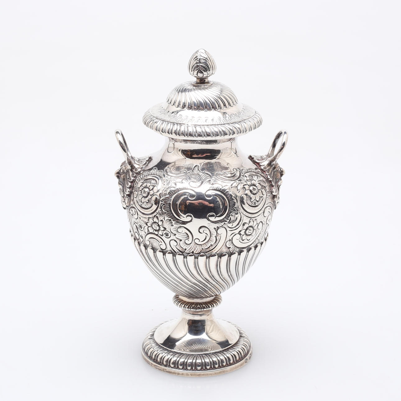 URN, Silver, England, 19th century.