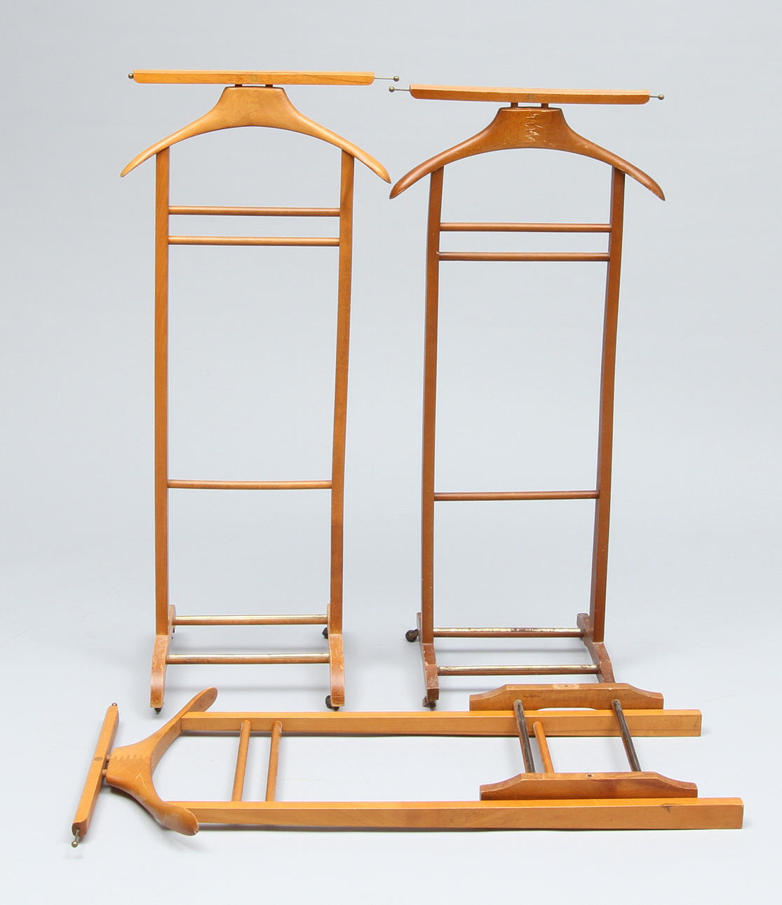 HERRBETJÄNTER, 3 st, Italien. Brevettato, 1900-talets andra hälft.