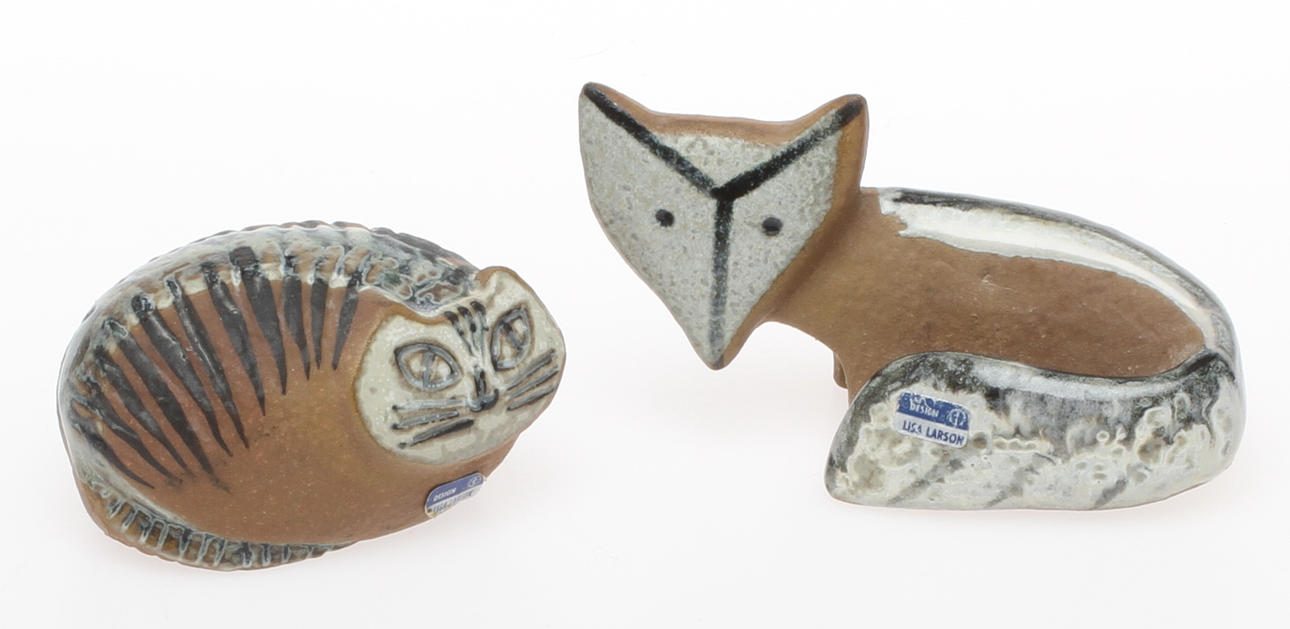 FIGURINER, 2 st, stengods, Räv samt Katt, Lisa Larsson, Gustavsberg.