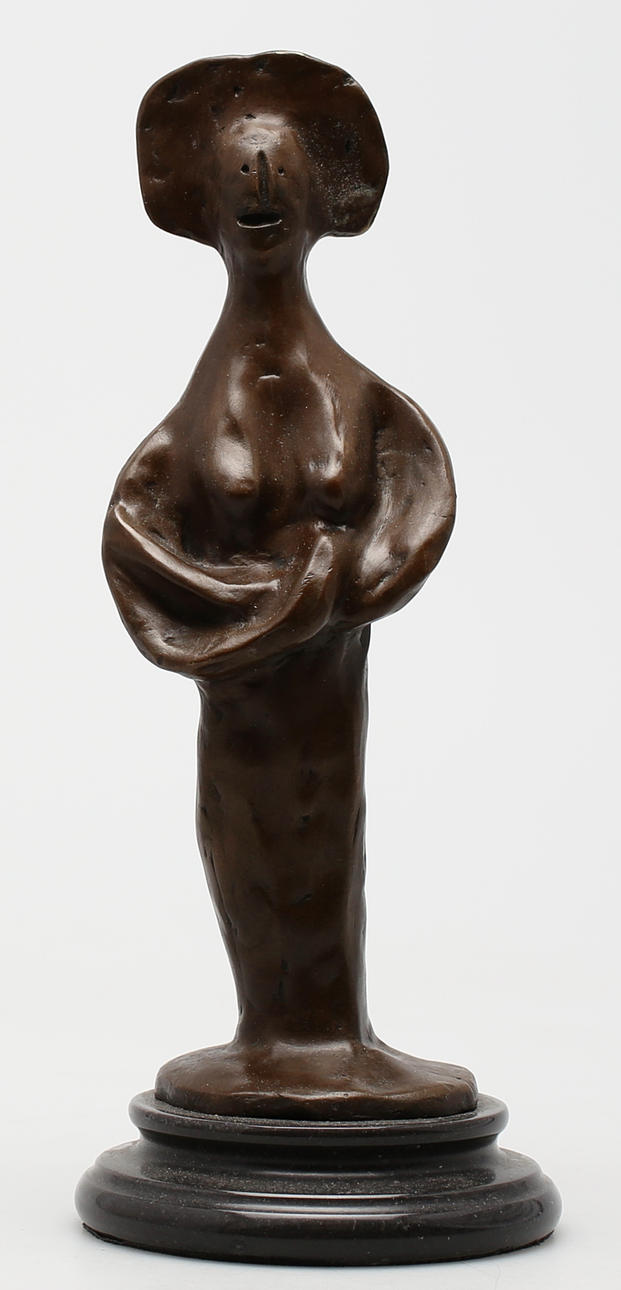 OIDENTIFIERAD KONSTNÄR. Gudinna. Brons. 2000-tal. Otydlig signatur.