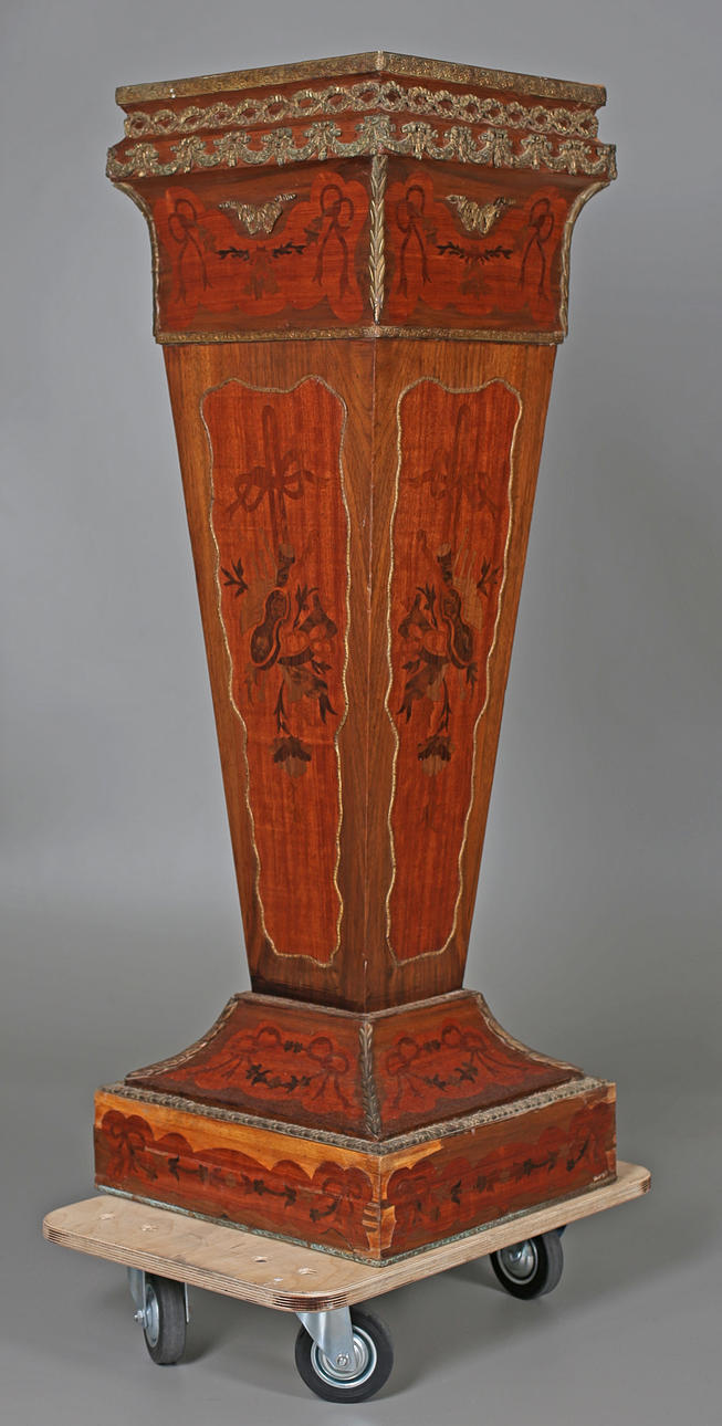 PIEDESTAL, empirestil, 1900-talets början.