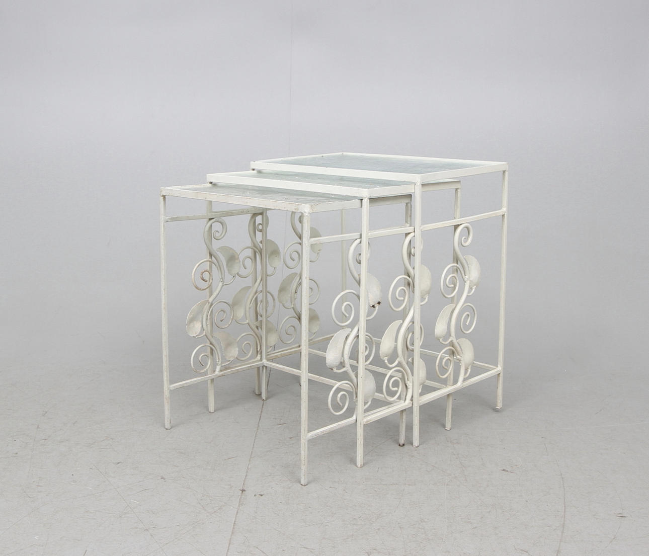 SATSBORD, glas och smide, 1900-tal.