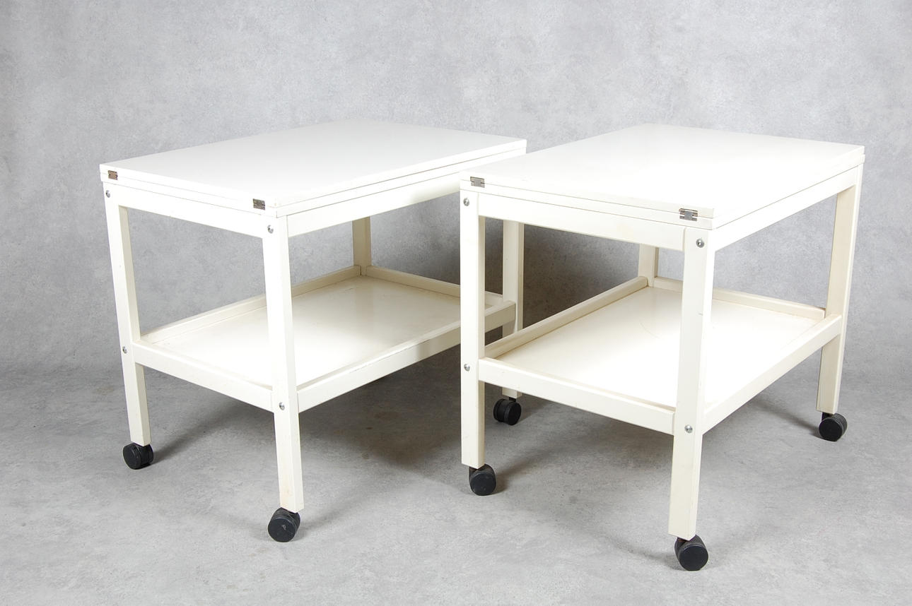 SERVERINGSVAGNAR, 1 par, troligen Dux, med fällbara skivor.