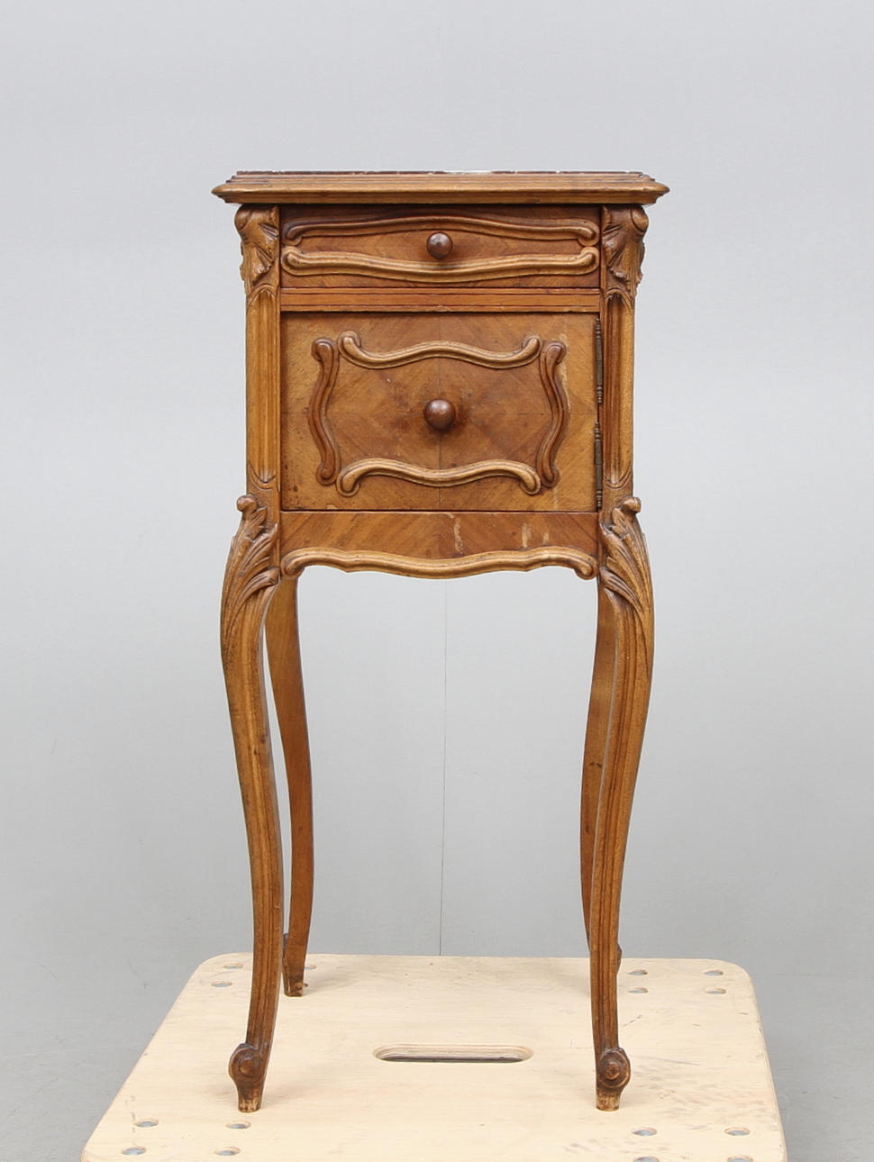 POTTSKÅP, rokokostil, 1900-tal.