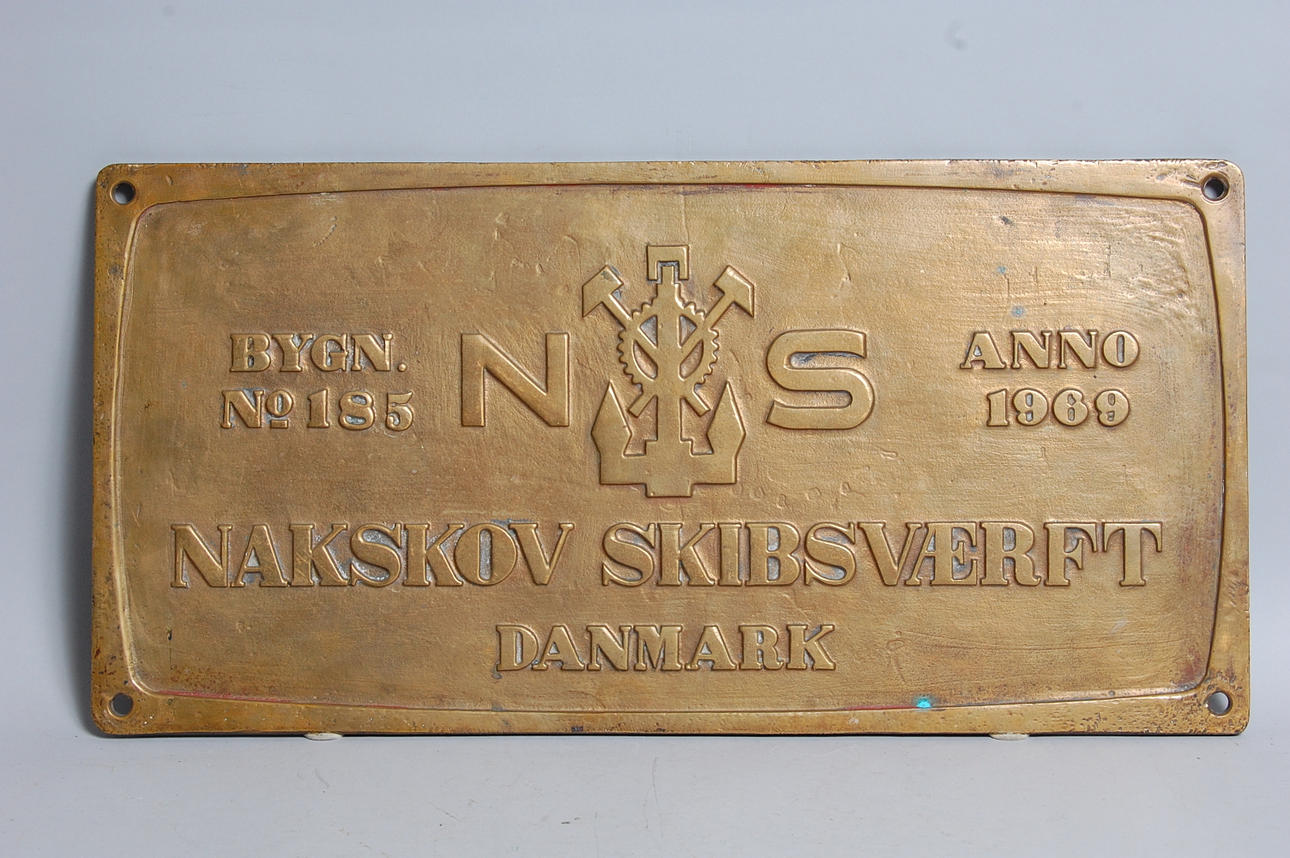 SKYLT, Märkt " Nakskov Skeppsvarv Danmark ".