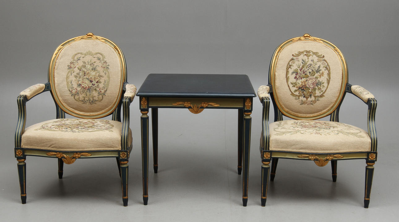 KARMSTOLAR 1 par samt BORD, gustaviansk stil, 1900-tal.