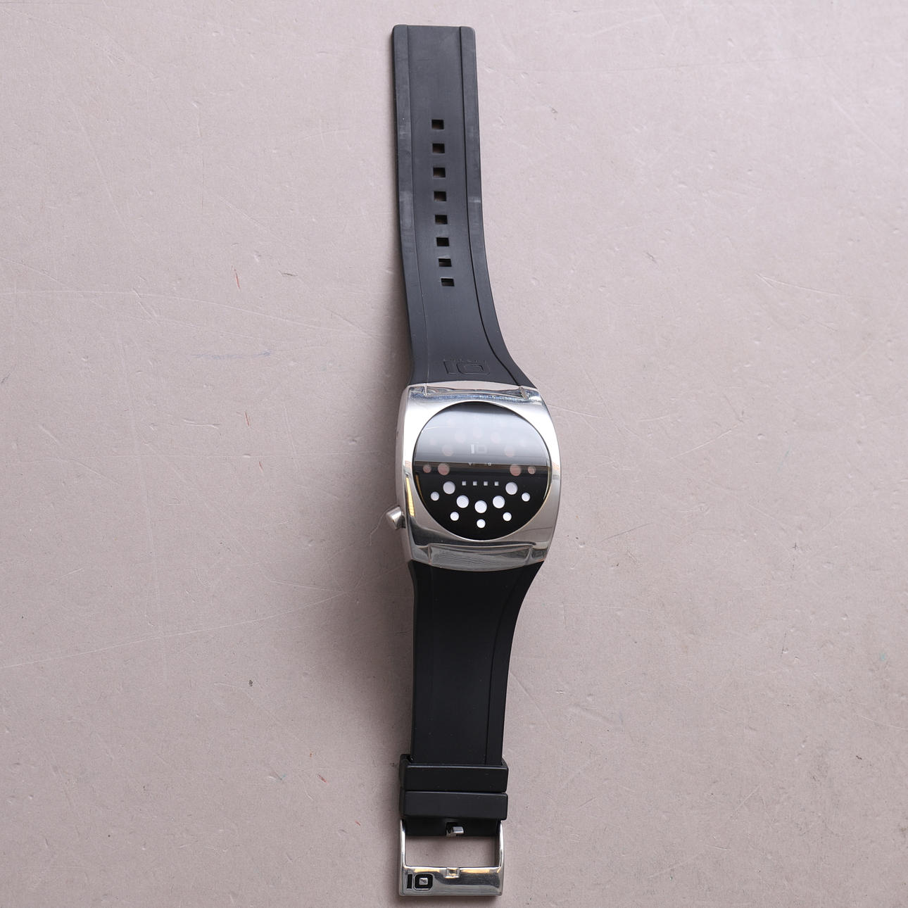 ARMBANDSKLOCKA, "01 The One - Lightmare", samtida.