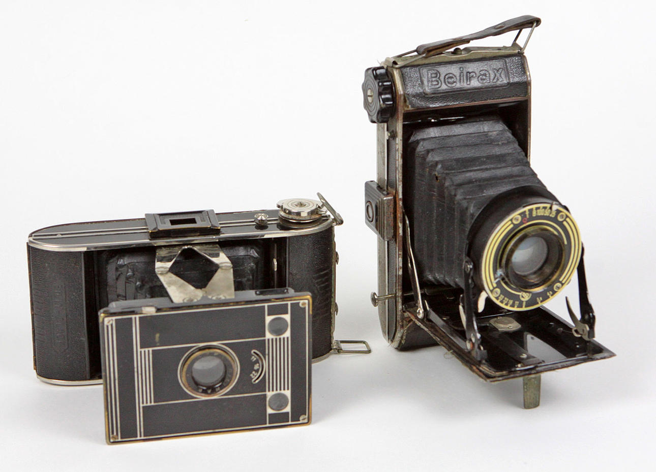 2 CÁMARAS ANTIGUAS DE PELÍCULA EN ROLLO.