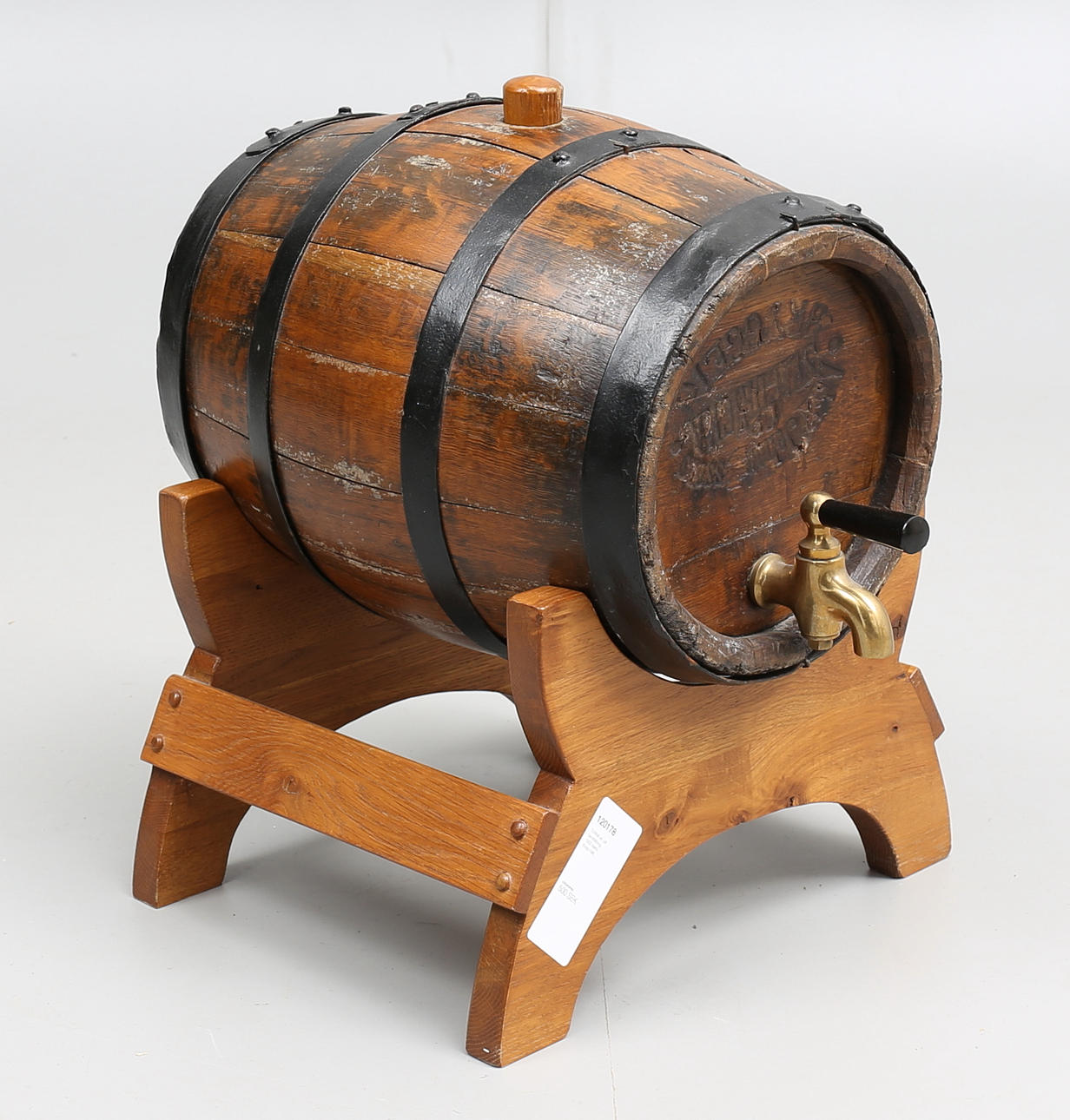 TUNNA, på benställning, 1900-talets första hälft.