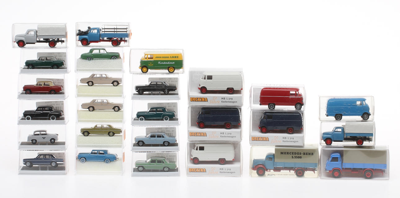 MODELLBILAR BREKINA. Cirka 26 stycken. Originalkartonger.