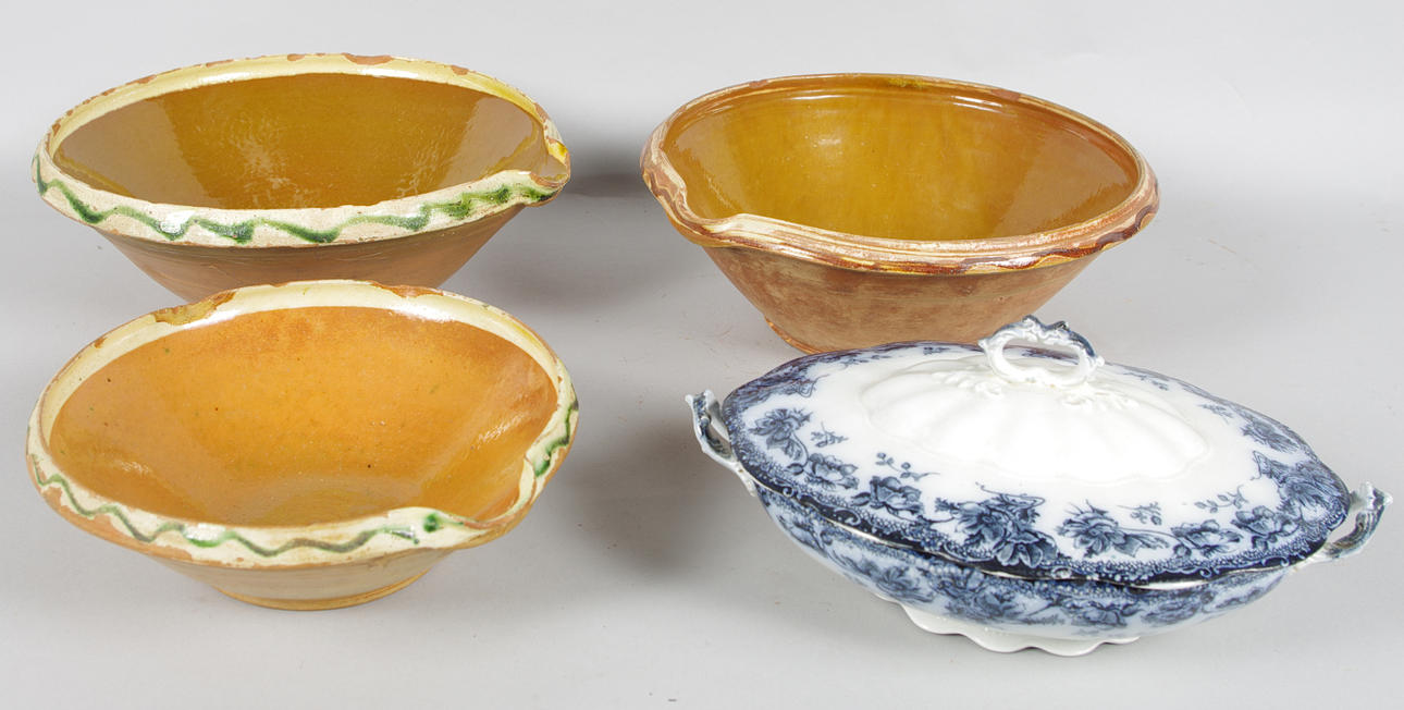 3 LERSKÅLAR SAMT TERRIN, bl.a. Wedgwood.