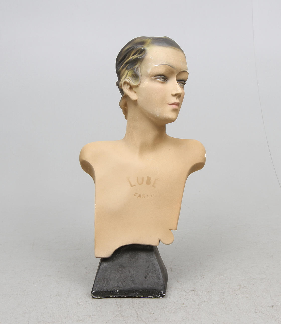 SKYLTDOCKA, konstmassa, art deco stil, märkt Lube Paris, 1900-tal.