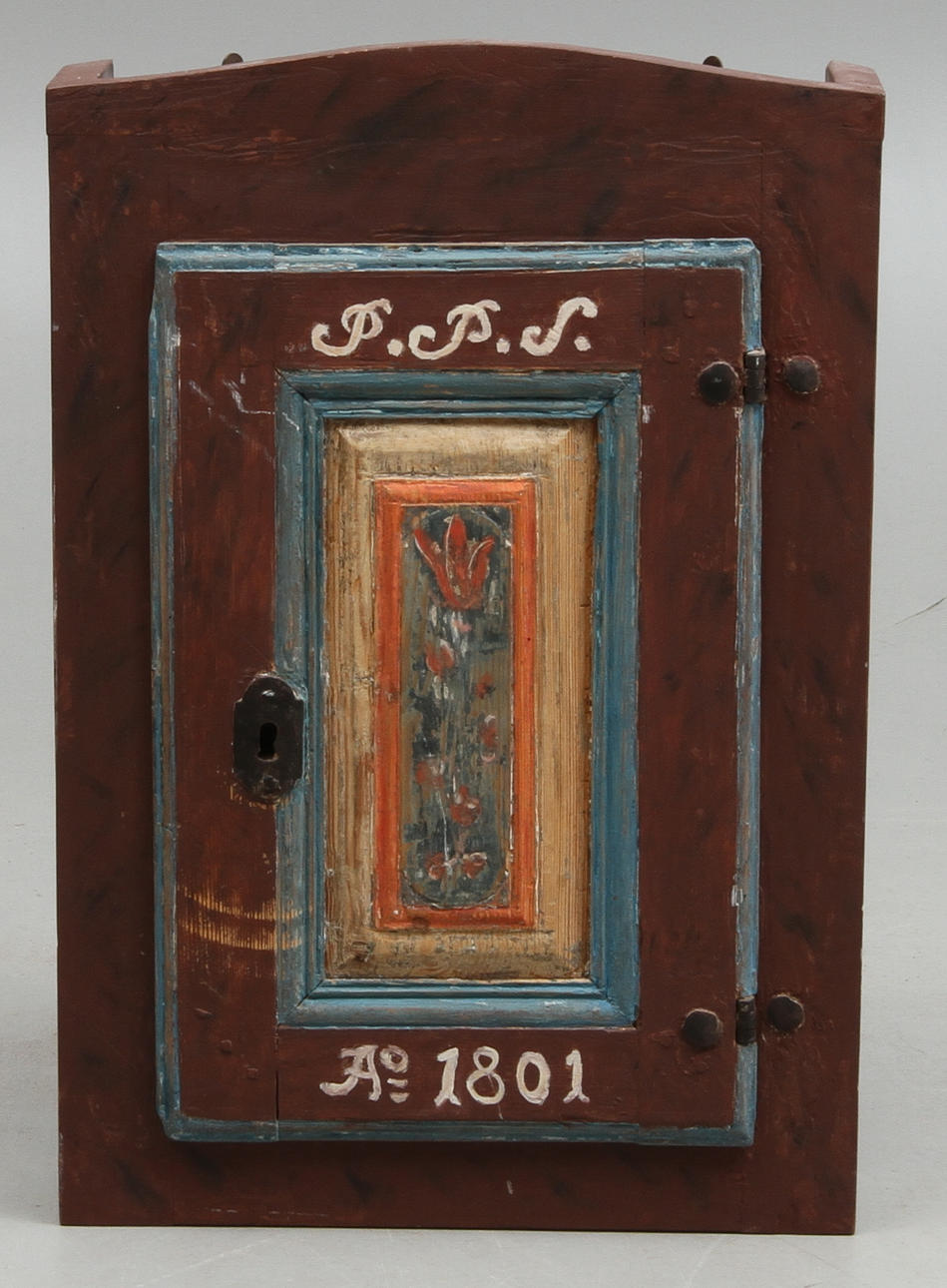 HÖRNHÄNGSKÅP, allmoge, daterad 1801.