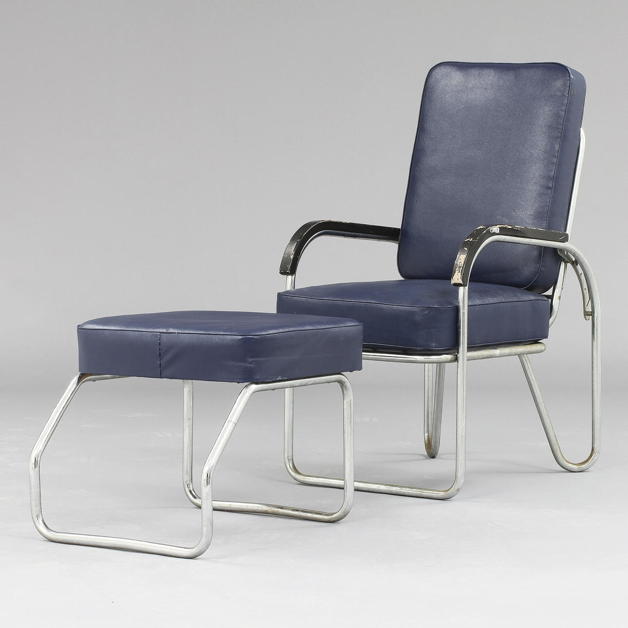 FÅTÖLJ MED FOTPALL, stålrör med lösa dynor, 1930-50-tal.