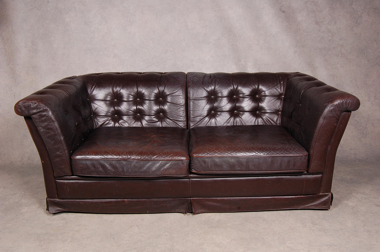 SOFFA, Chesterfieldmodell, skinn.