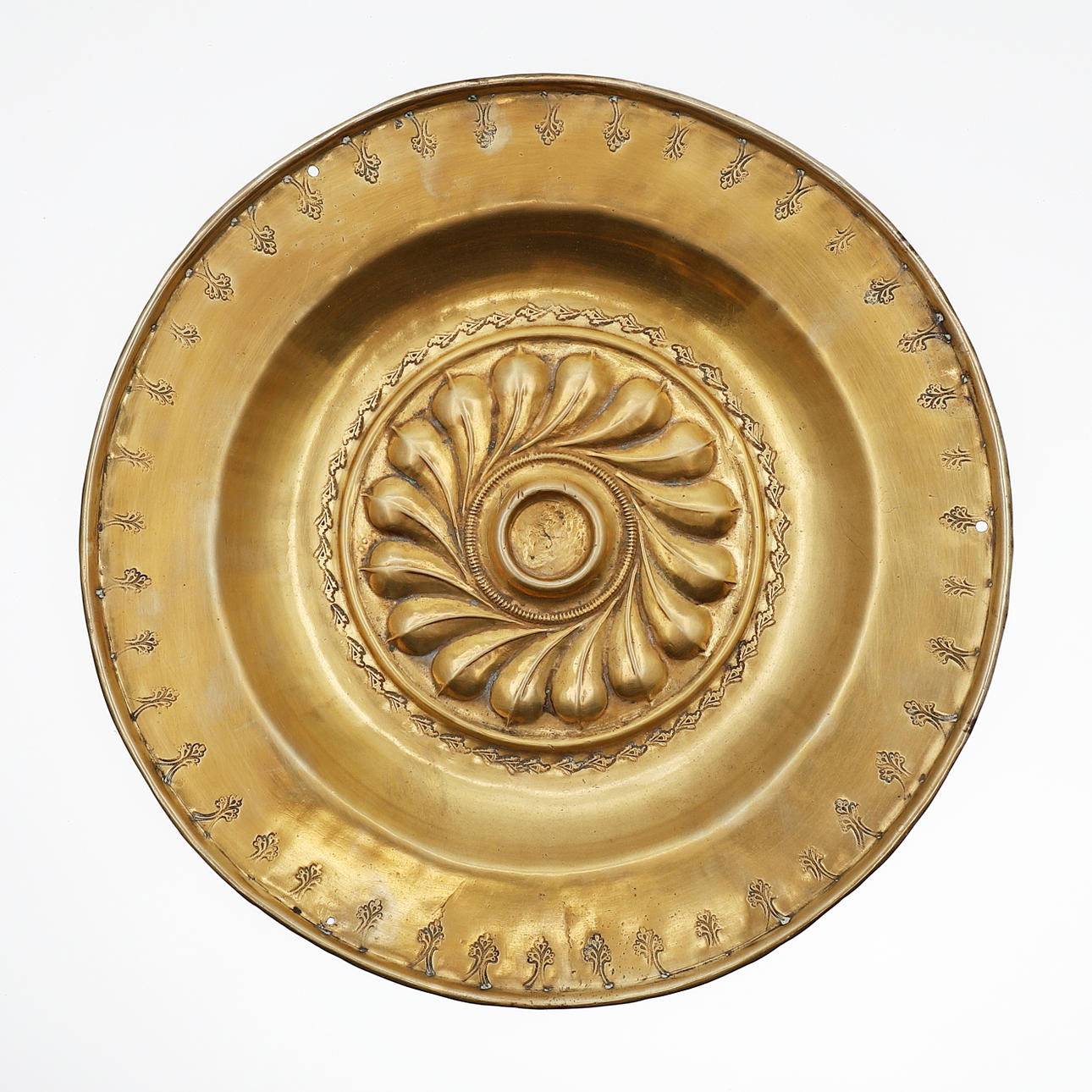 Teller aus Messing, wohl Nürnberg um 1570.