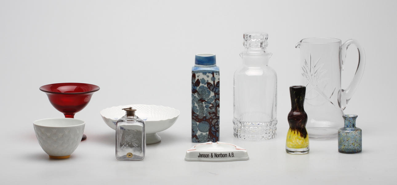 GLAS och KERAMIKFÖREMÅL, 10 delar, bl.a. Reijmyre, Royal Copenhagen.