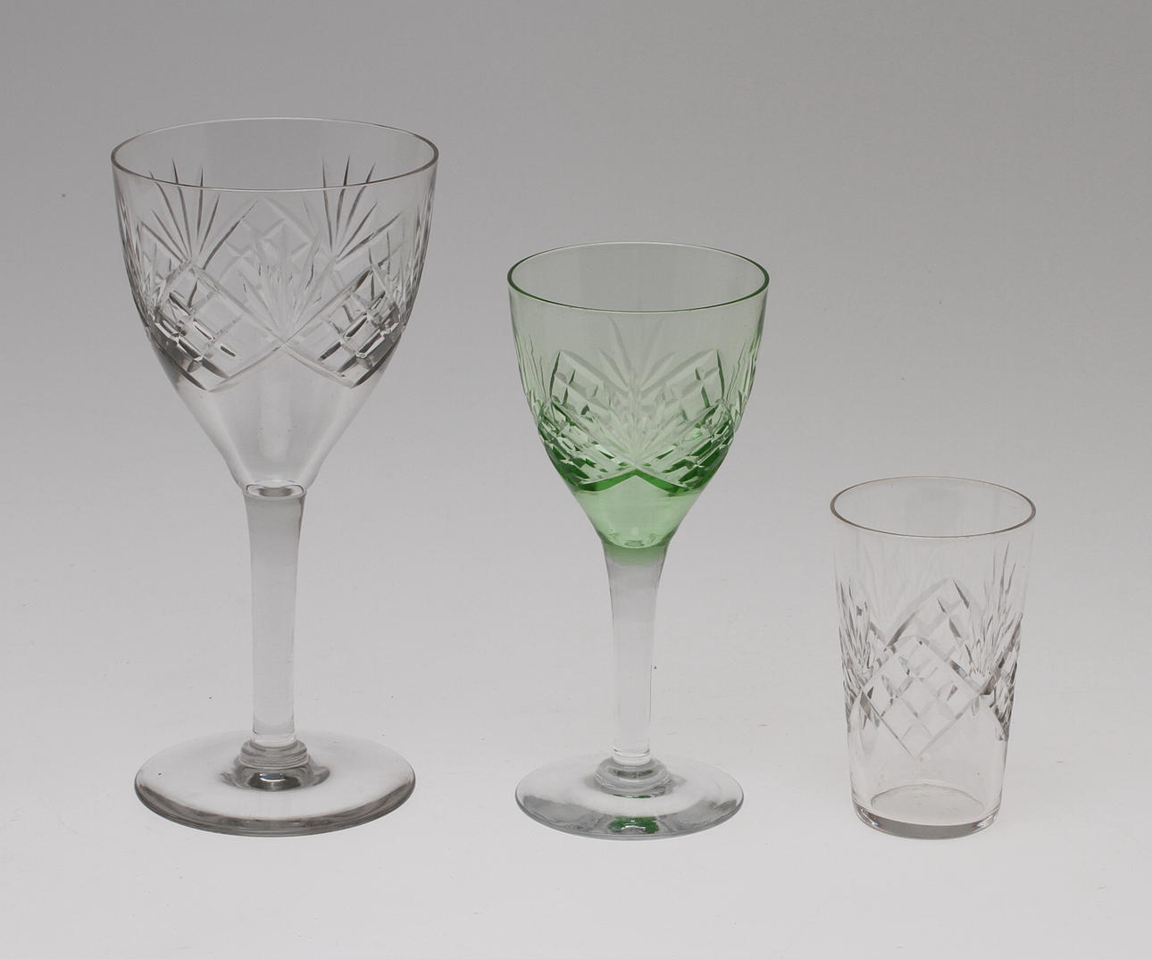 PARTI GLAS, 41 delar, bland annat Helga. 1900-tal.