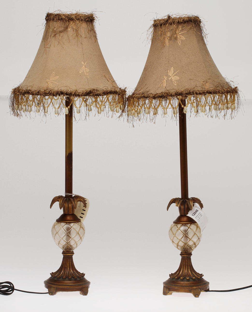 BORDSLAMPOR, 1 par, metall, trä, glas, 1900-tal.