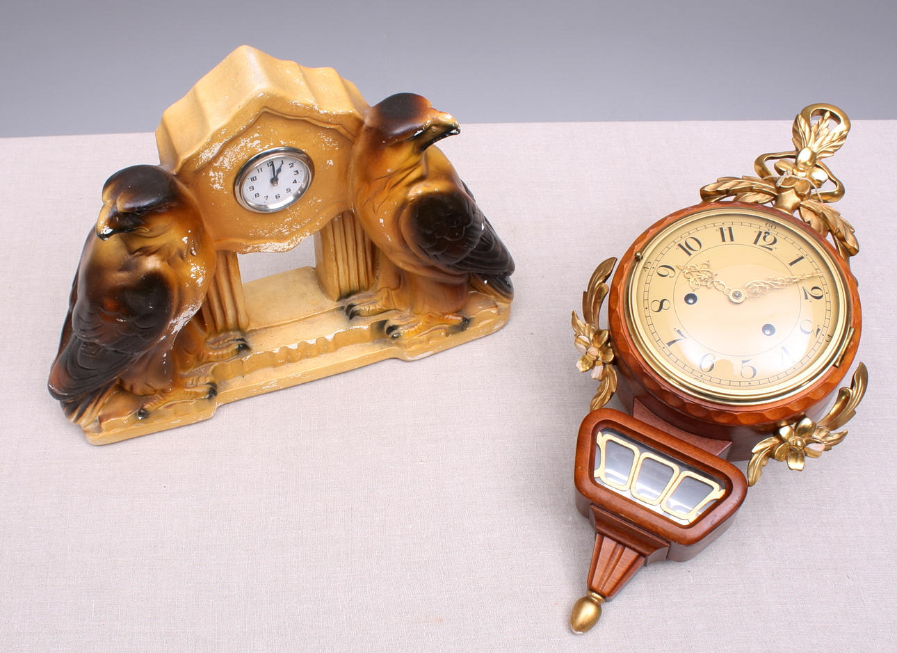 VÄGGUR, bordsur, trä, gips.