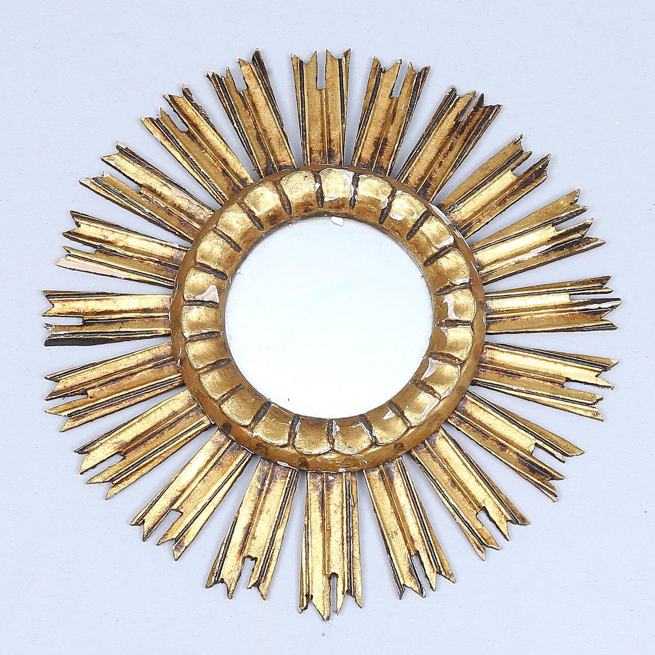 SOLSPEGEL, trä, 1900-tal.