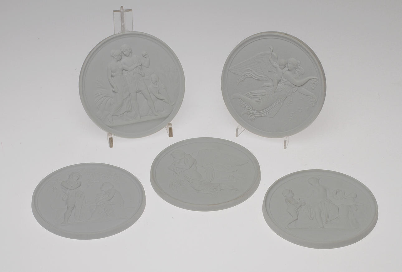 VÄGGPLAKETTER, 5 st, efter Antiken, parianporslin, Bing & Gröndahl.