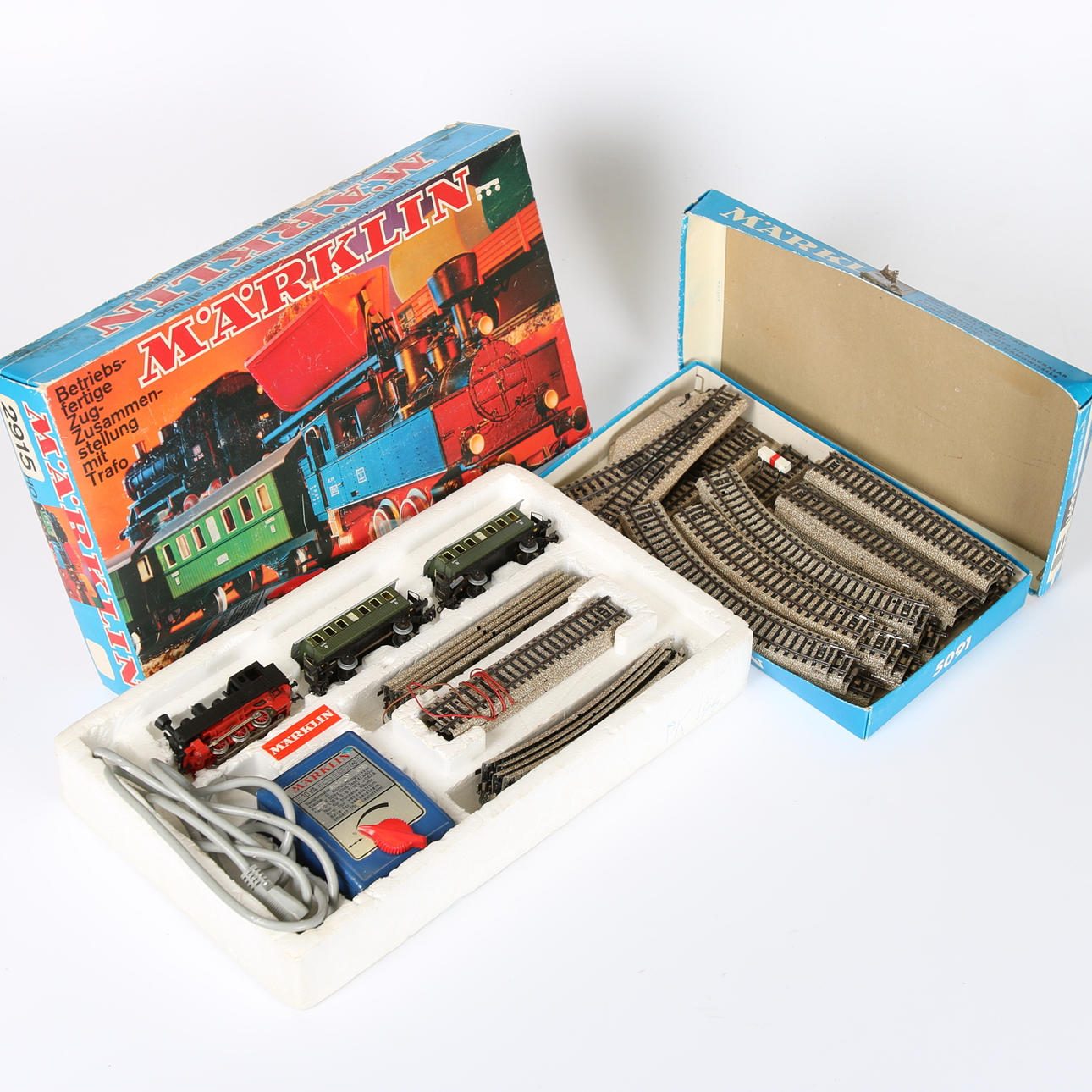 MODELLTÅG MÄRKLIN startsats 2915 och sats 5091.