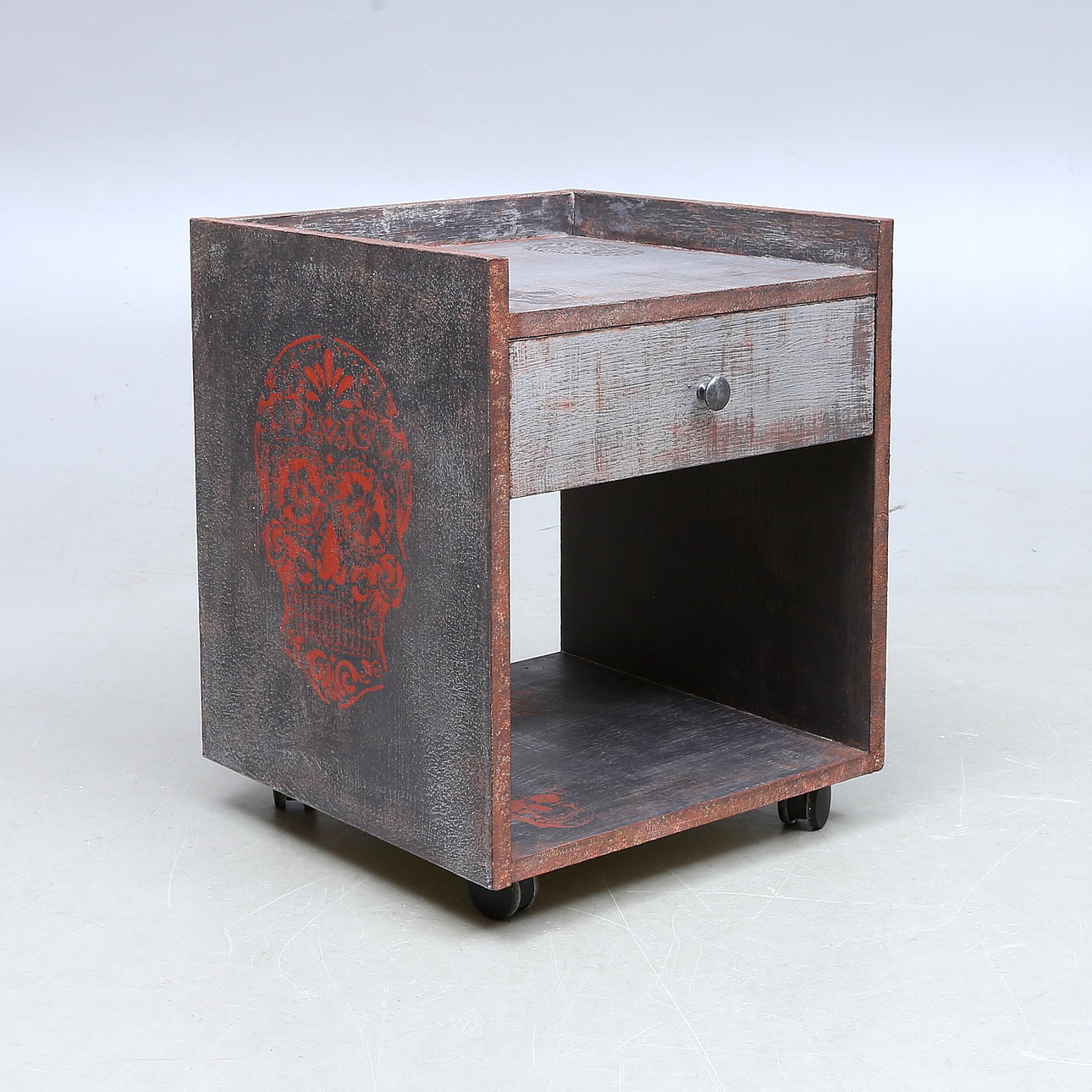 SÄNGBORD, chalk paint, 1900-tal.