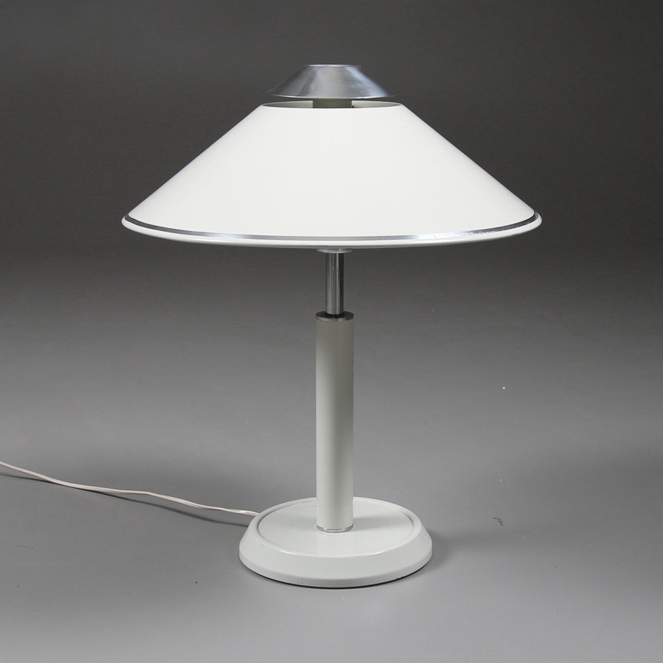 BORDSLAMPA, metall, etikettmärkt Nya Öia typ B 240, Örsjö Industri. 1970/80-tal.
