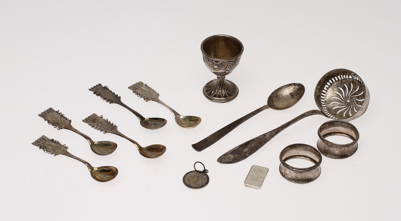 PARTI SILVER, 12 delar, bland annat sockerströare och sameskedar. Tot vikt 212g.