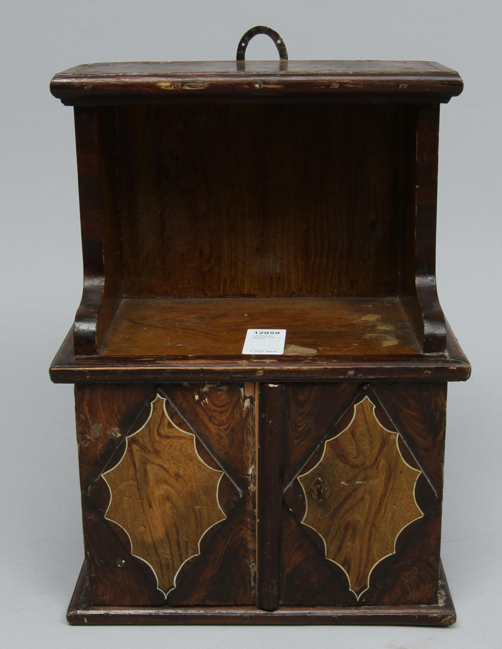 HÄNGSKÅP, allmoge, tidigt 1800-tal.