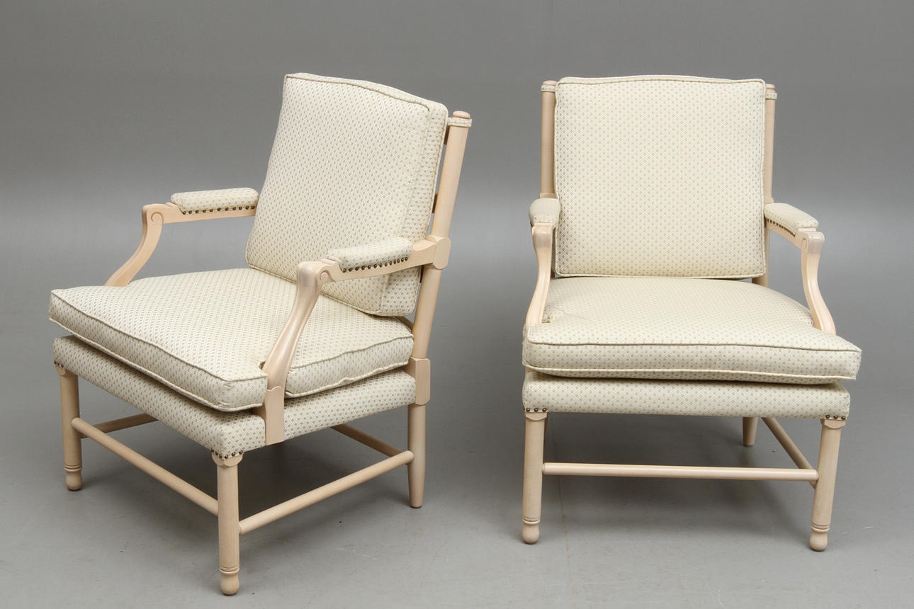 KARMSTOLAR, ett par, sk "Gripsholms modell", 1900-tal.