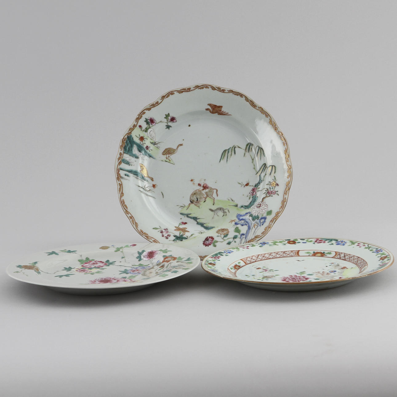 TALLRIKAR, 3 st, porslin, Kina 17/1800-tal.