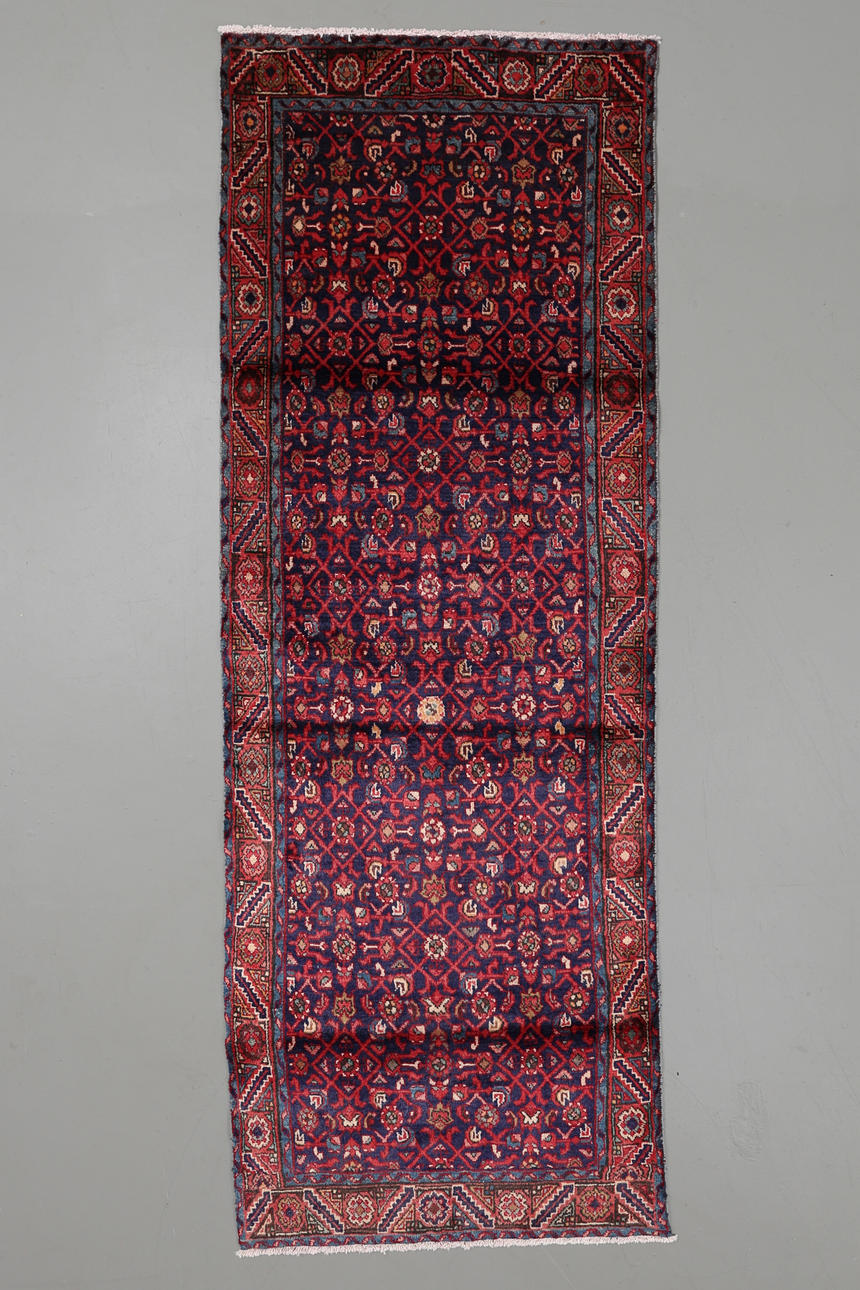 GALLERY CARPET, Persian, Malay, 286 x 107 cm.