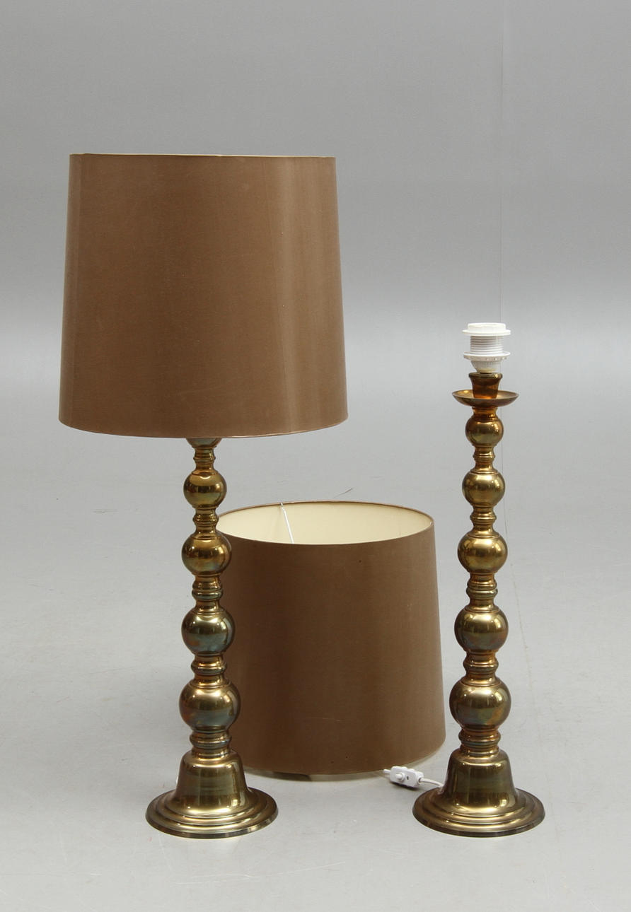 BORDSLAMPOR, 1 par, gulmetall, 1900-talets andra hälft.