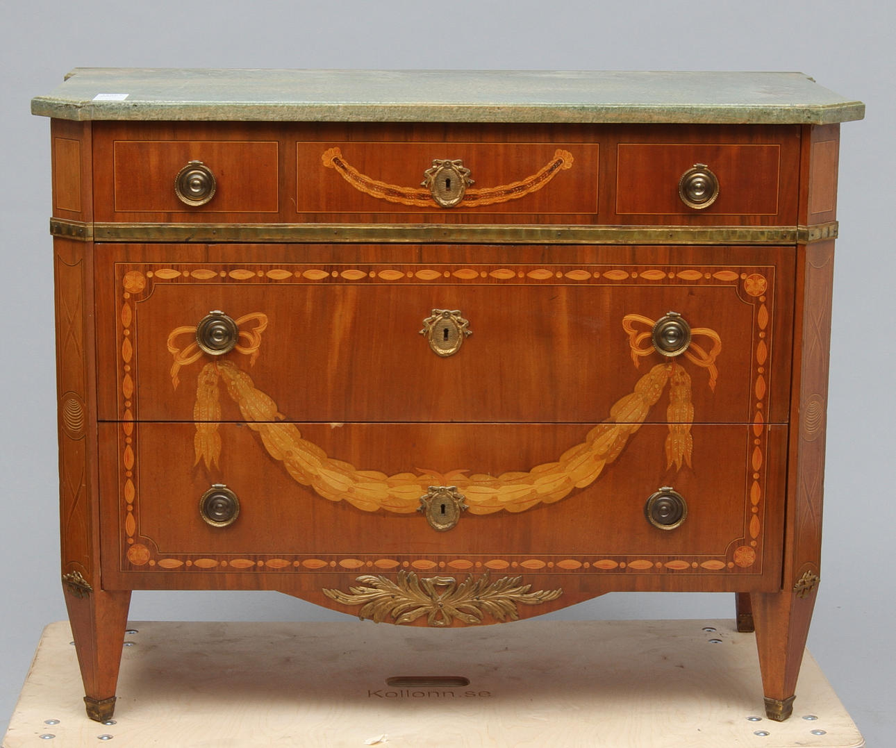 BYRÅ, med stenskiva, gustaviansk stil, 1900-tal.