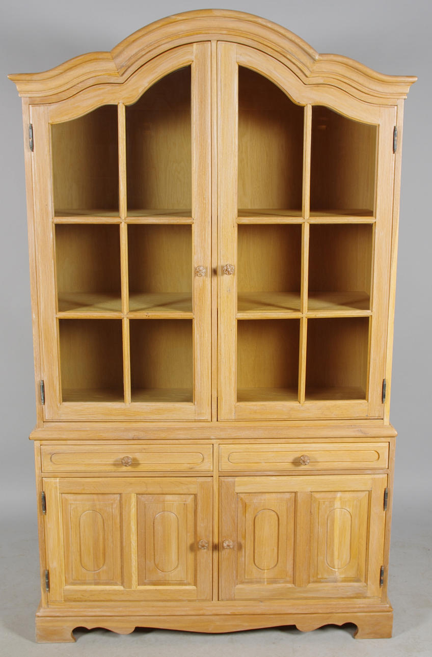 MATSALSSKÅP MED VITRINÖVERDEL, ek, rokokostil.