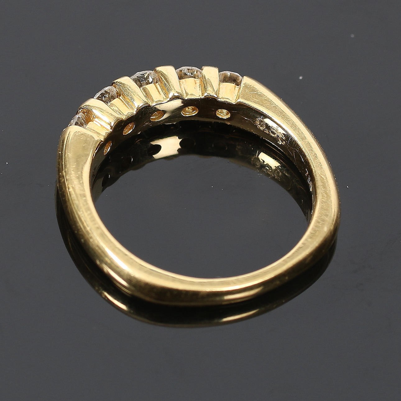 326) ALLIANCE RING, 18k gold, with 5 diamonds tot. 0.50 ct. Gold
