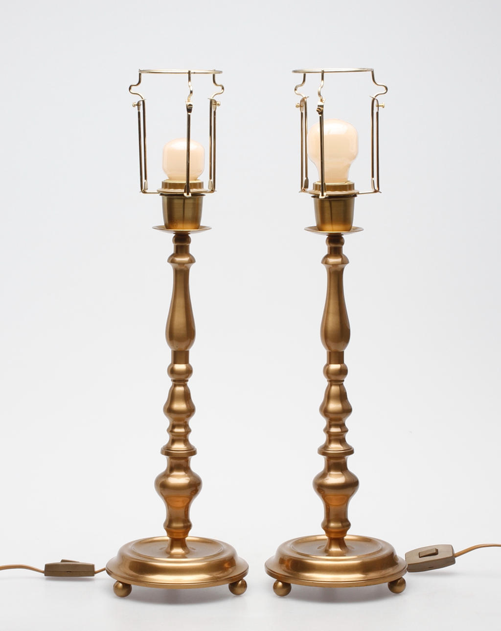 LAMPFÖTTER, ett par, malm, Bollings, Gränna.